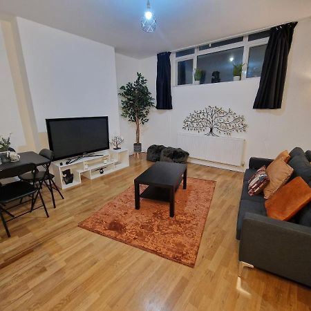 Home Away From Home Лондон Екстериор снимка